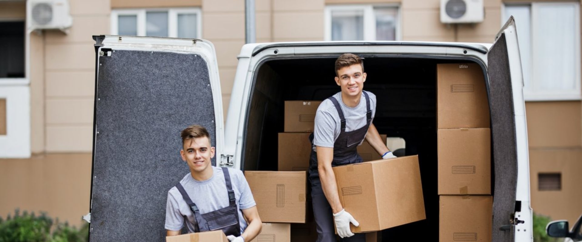 The Benefits of Hiring a Professional Holmes Beach Movers Service
