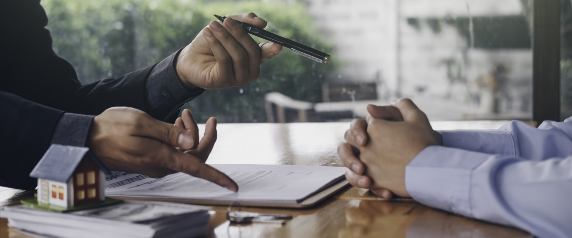 Signing a Contract with a Real Estate Agent in Florida